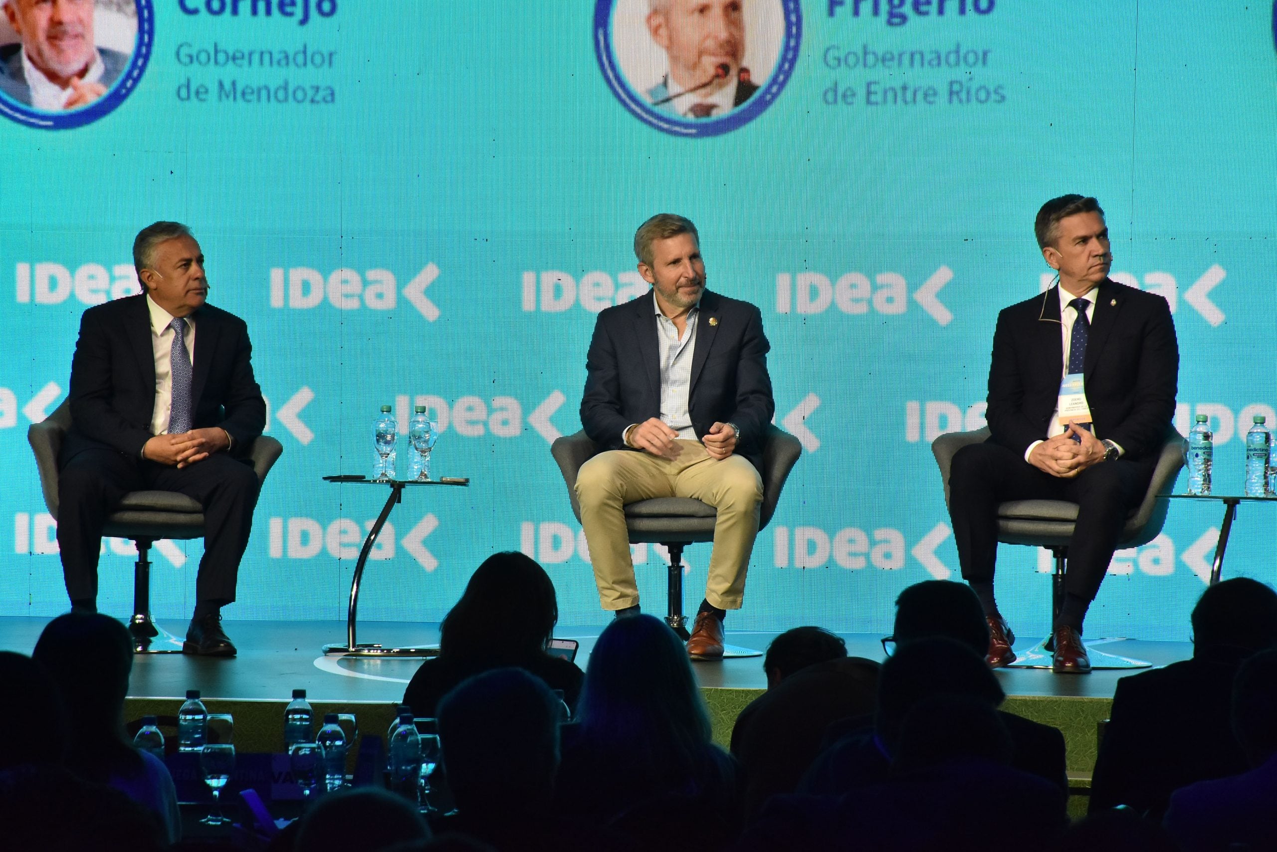 Cornejo, Frigerio y Zdero durante la charla en el Coloquio de IDEA.