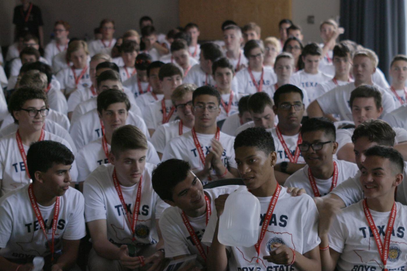 Un docente señala a los alumnos el alarmante parecido entre las sociedades contemporáneas y la que Aldous Huxley vaticinara en "Un mundo feliz".