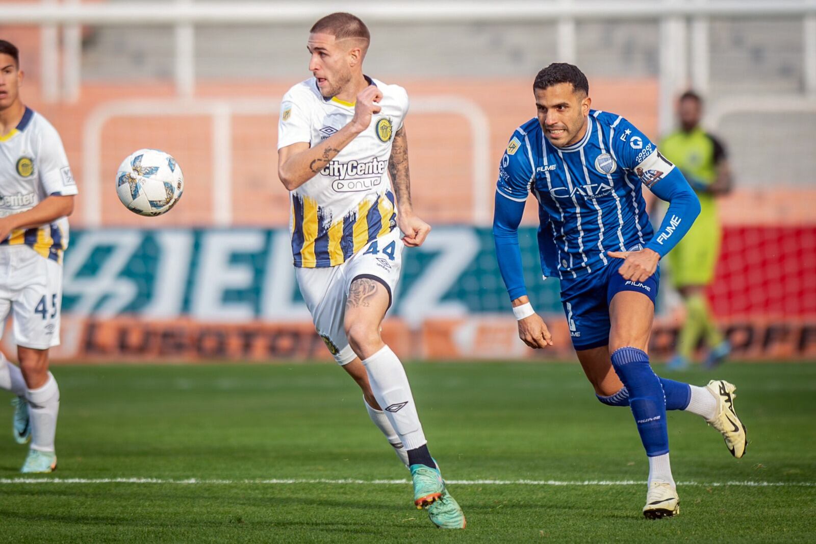 Agustín Módica es perseguiro por Pier Barrios