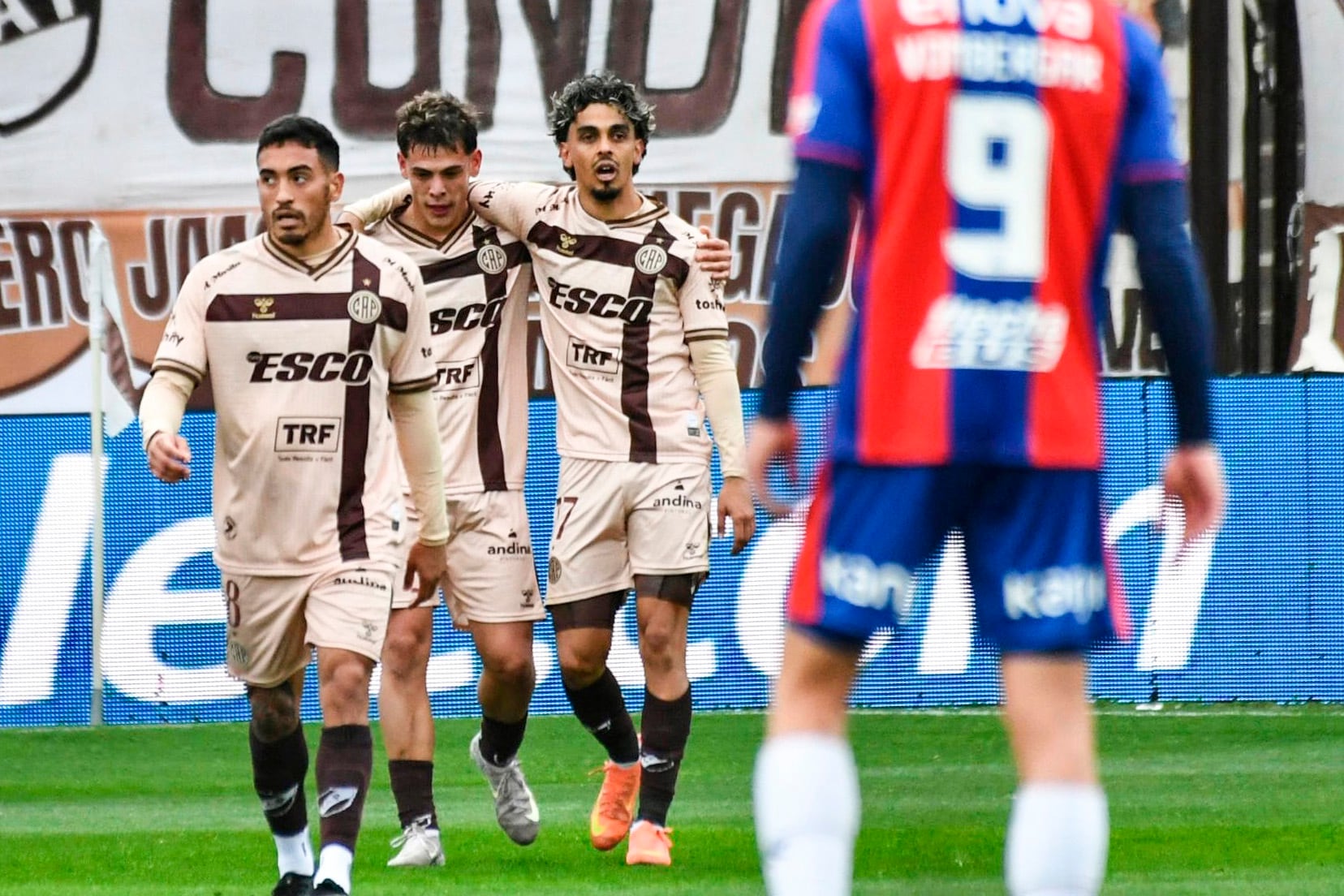 El festejo de Platense, la desazón de San Lorenzo