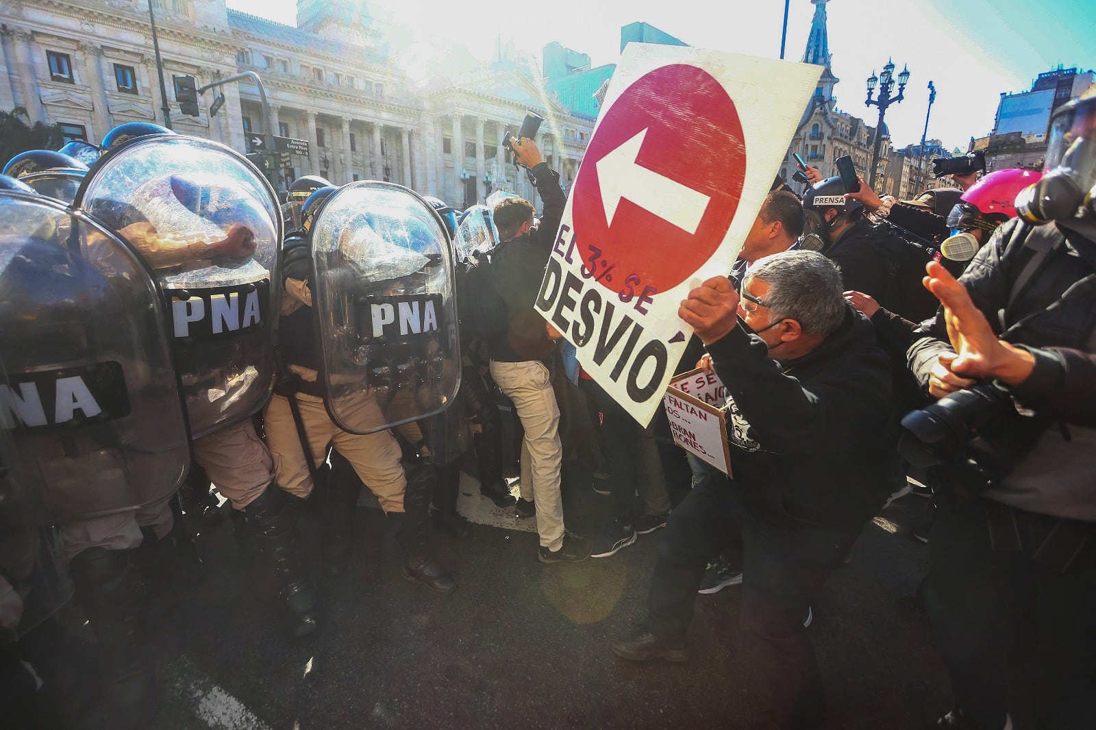 Una jornada de represión policial padecieron jubilados, trabajadores de prensa y organizaciones en la última marcha