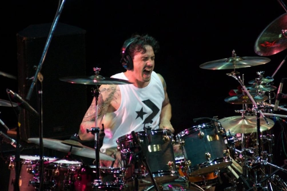 Martin Carrizo en la batería, en una de sus últimas presentaciones.