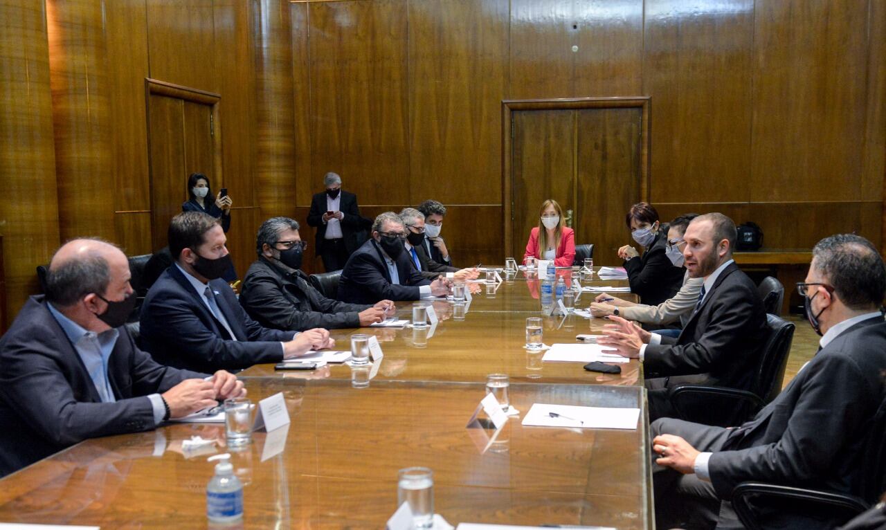 Guzmán y Kulfas junto a empresarios y sindicalistas del sector