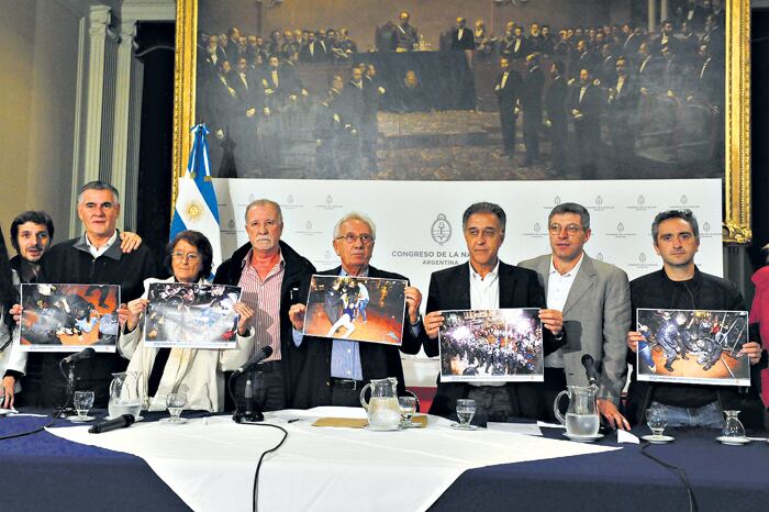 Diputados del FpV-PJ, el FIT y otros bloques expresaron en conjunto su solidaridad con los docentes.