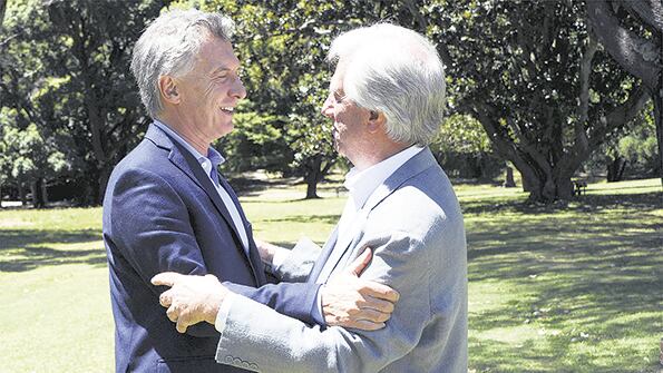 El presidente Mauricio Macri se reunió con Tabaré Vázquez en Colonia, Uruguay.