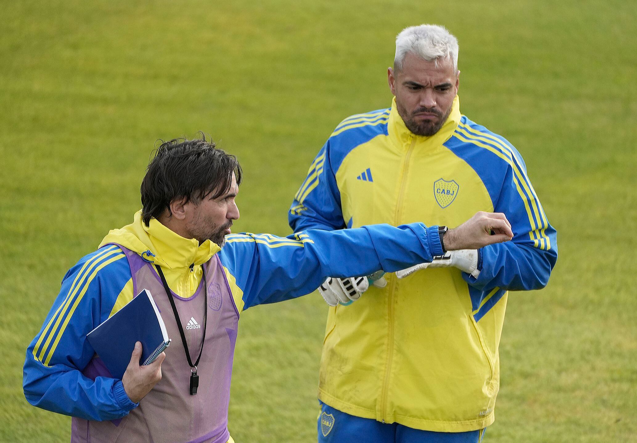 El DT Diego Martínez y el arquero Chiquito Romero.