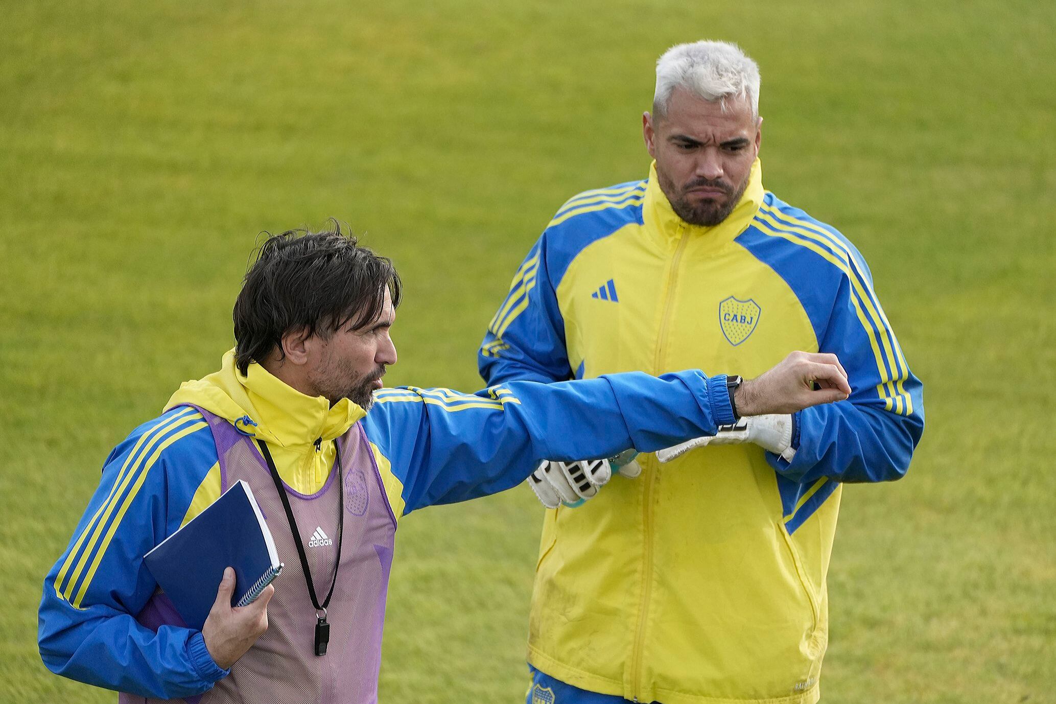 El DT Diego Martínez y el arquero Chiquito Romero.