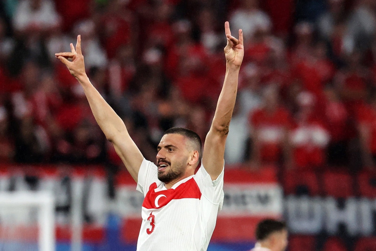 El gesto de Demiral que despertó la polémica y las reacciones de los gobiernos alemanes y turcos