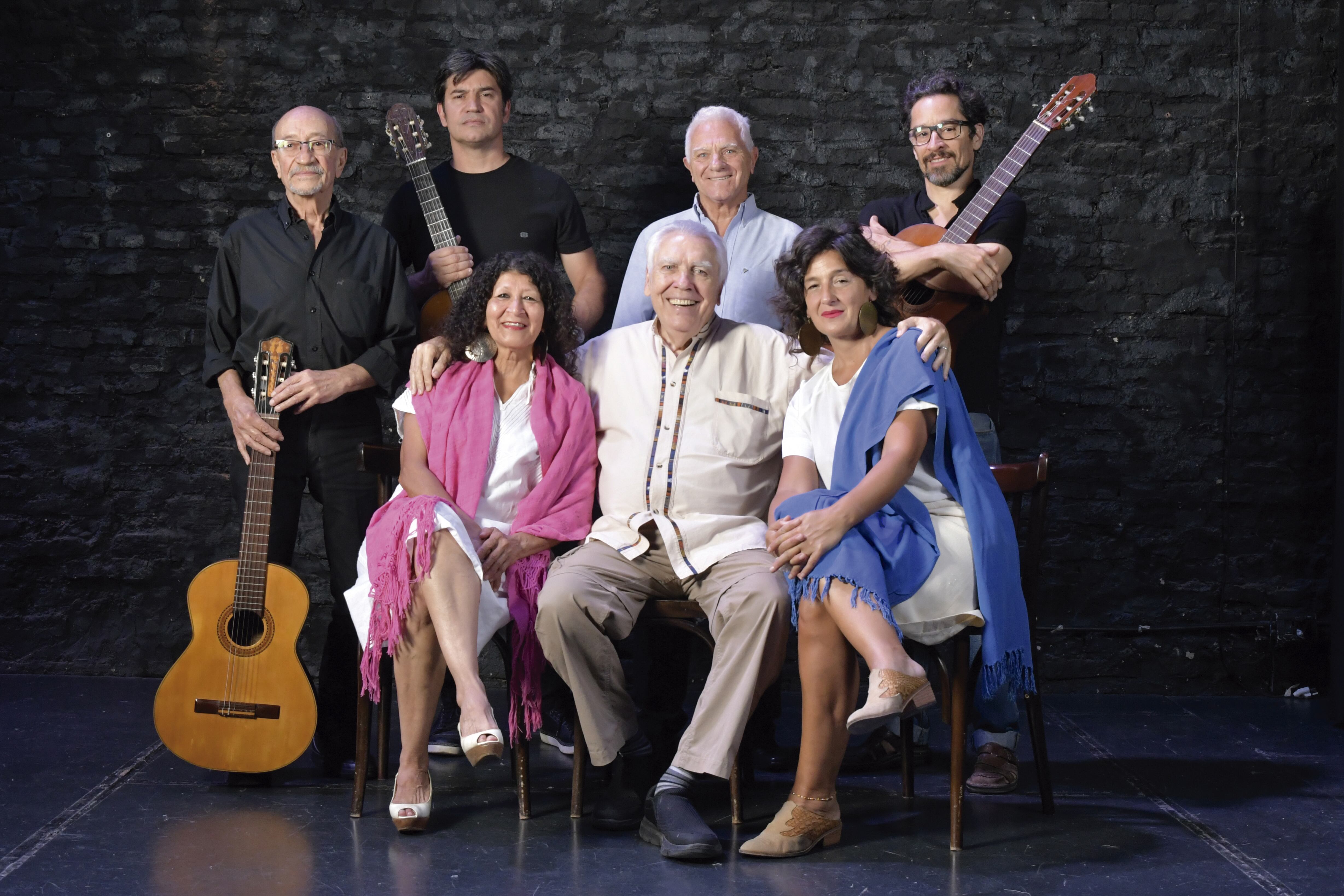 El espectáculo presenta en vivo a cantores y músicos como Julio Lacarra, Hernán Tulissi, Martín Castro, Casiana Torres y más.