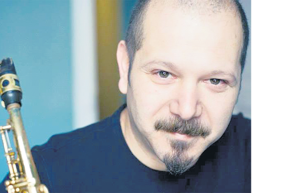 “Me formé a golpes de pasión y casualidades, según los discos que conseguía”, memora el músico.