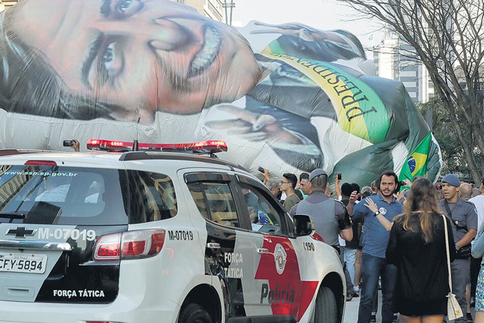 La campaña del candidato de ultraderecha Jair Bolsonaro.