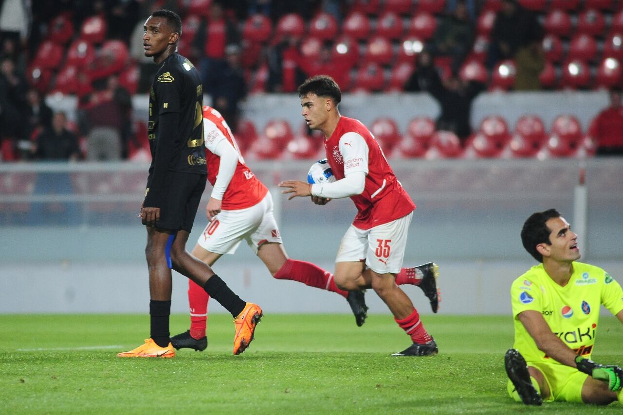 Cumaná ya la metió contra su valla; fue el primer gol del Rojo