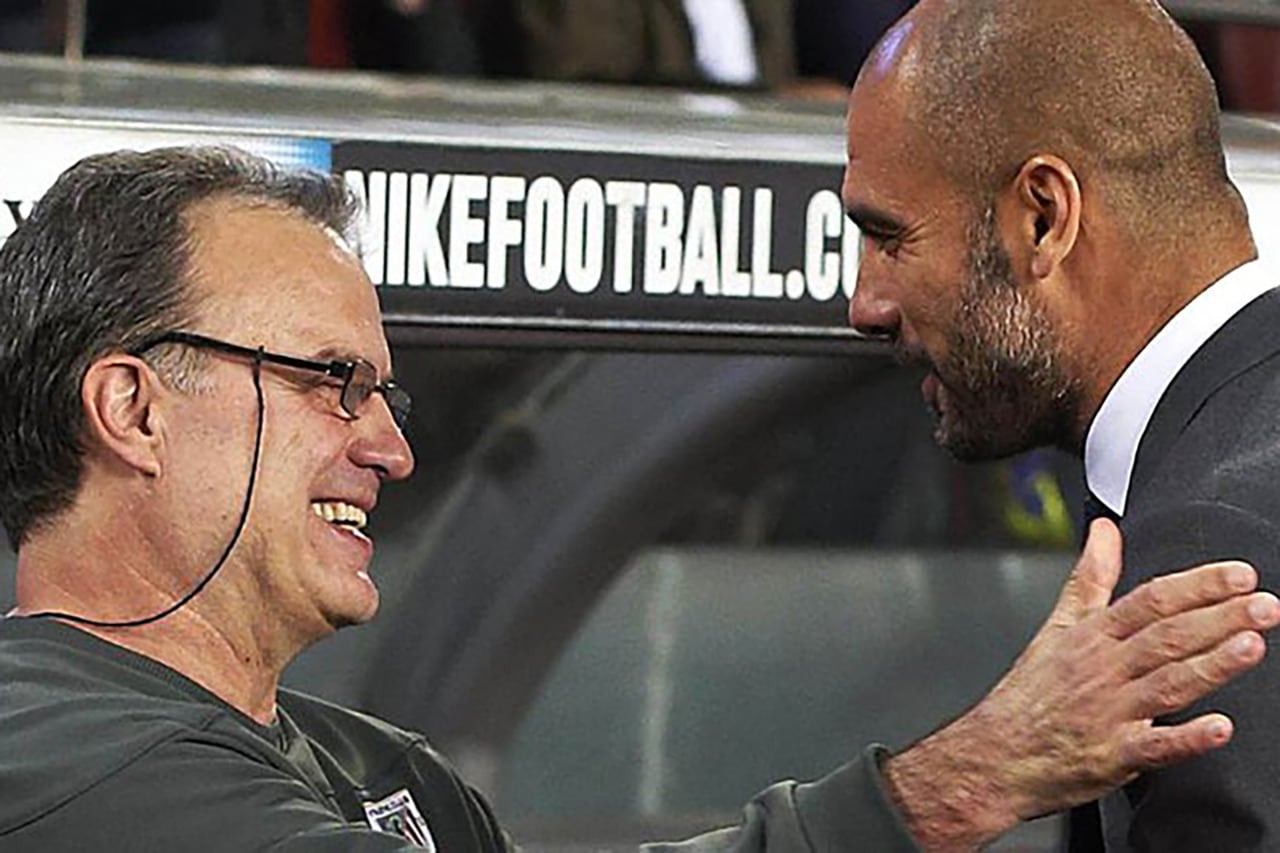 Bielsa y Guardiola, cuando se cruzaron en un Athletic-Barcelona en 2012.