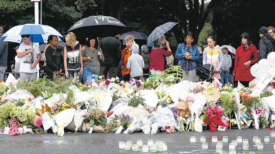Los neozelandeses rindieron homenaje a sus compatriotas musulmanes tras los ataques del viernes.