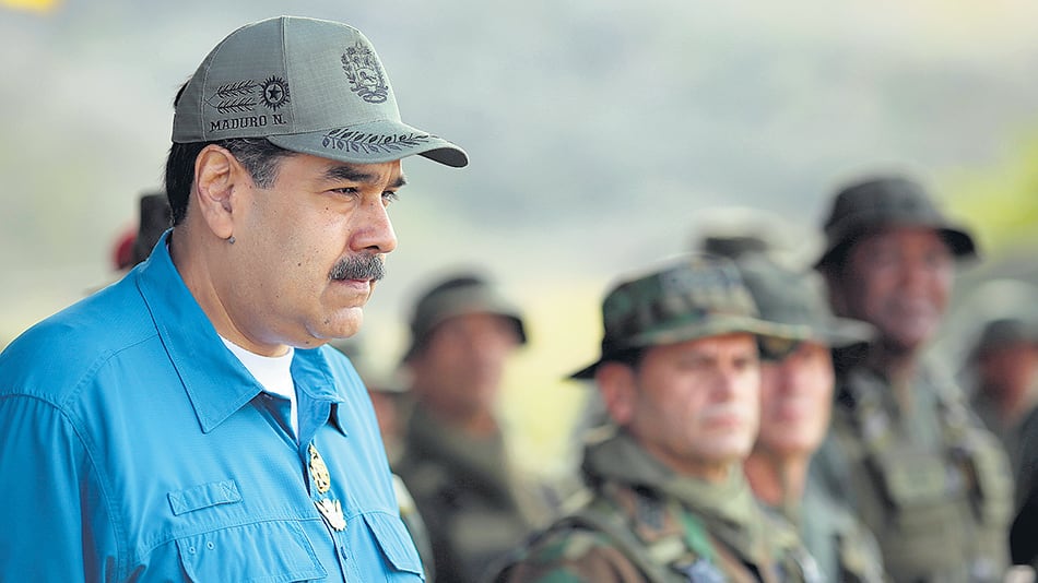 Desde la base naval de Turiamo, Maduro arenga a la tropa para defender la soberanía de Venezuela.