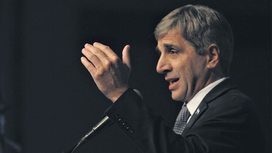 Luis Caputo, convencido pero poco convincente. “Recibimos felicitaciones no sólo del exterior.”