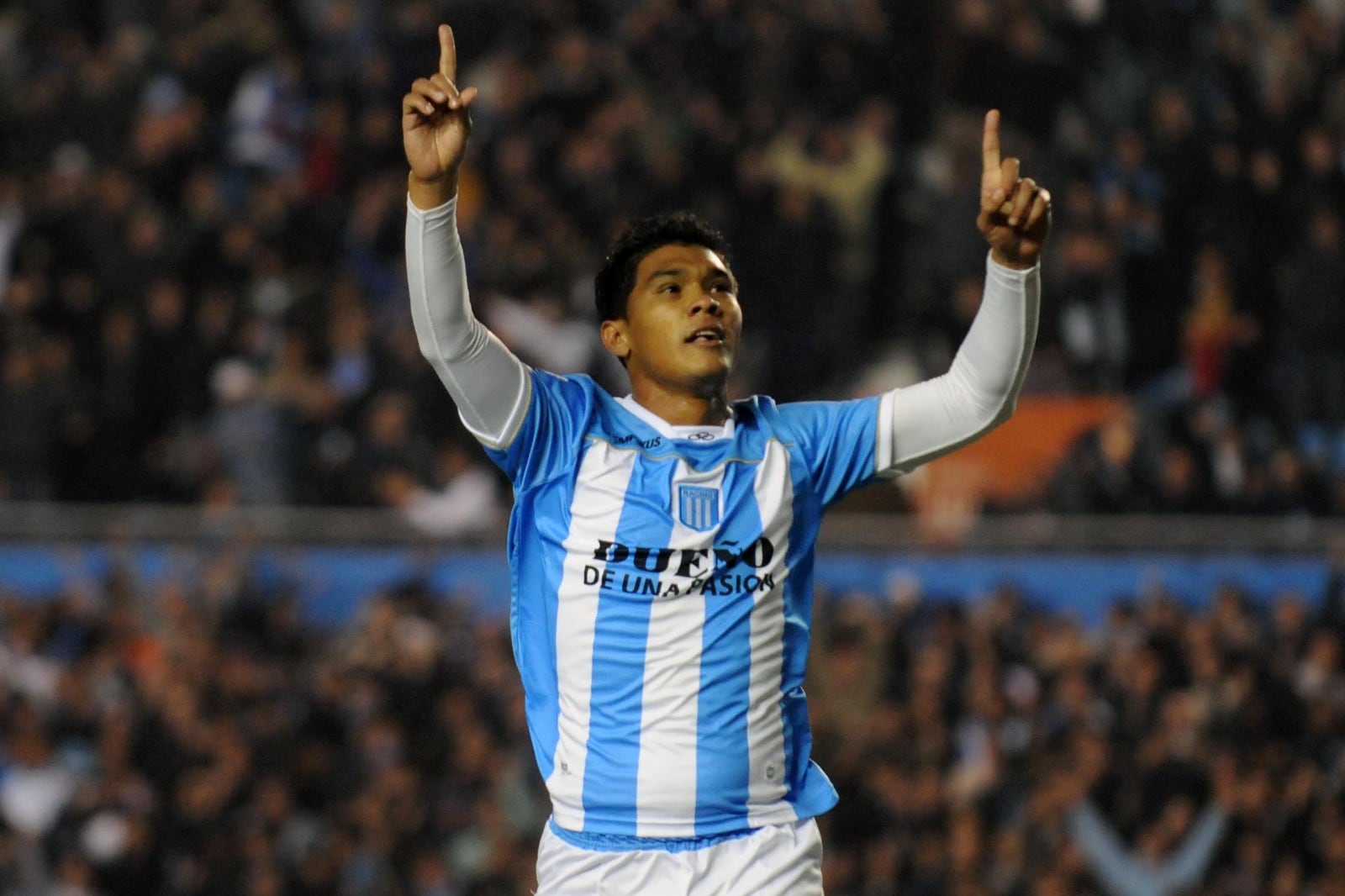 Gutiérrez festejando un gol en Racing