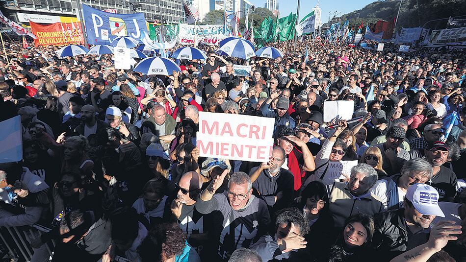 Cientos de miles se agolparon alrededor del Obelisco para repudiar el retorno del FMI.