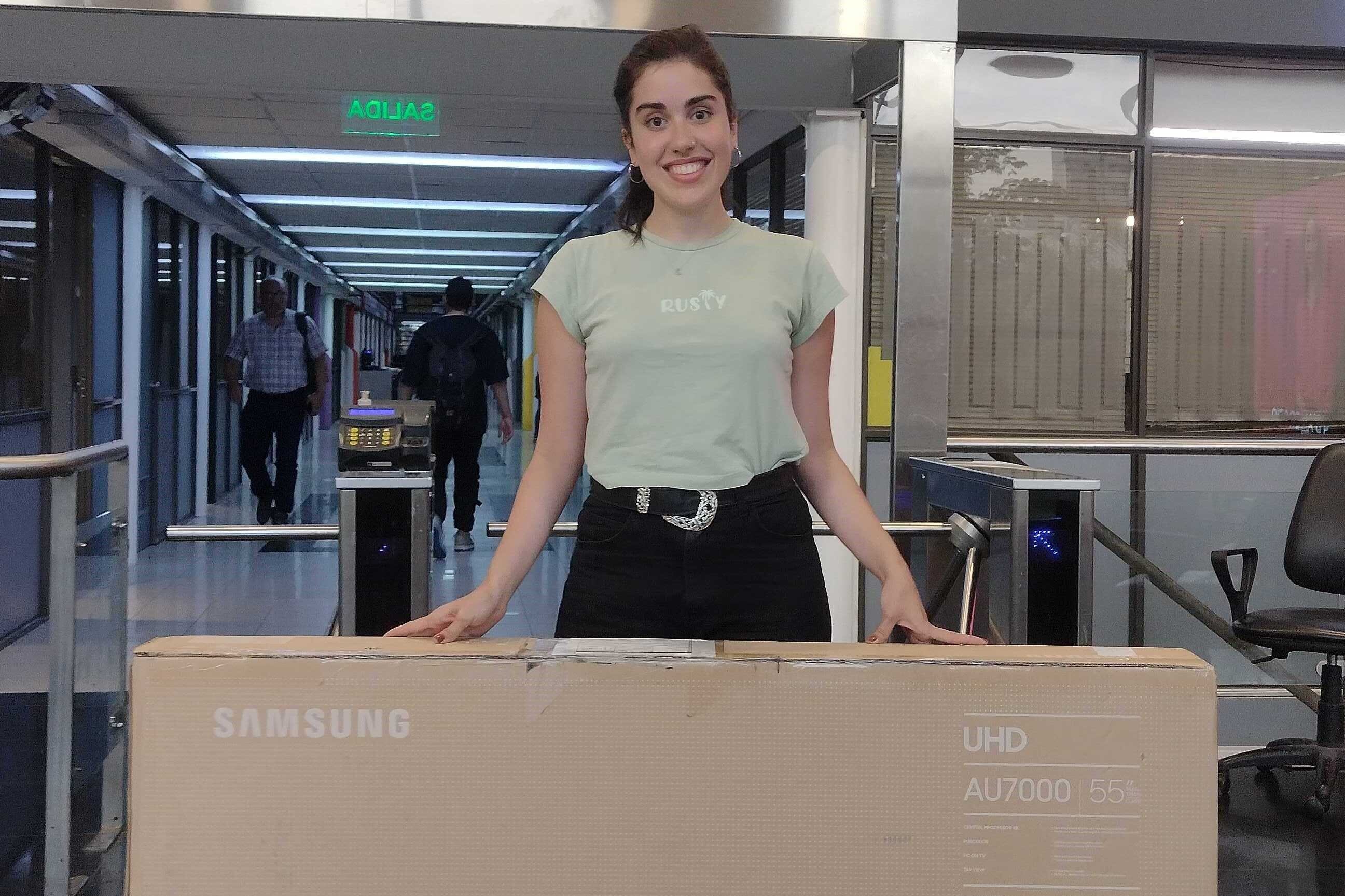 Paula Oural tiene 27 años y se ganó un televisor 4K 55'' por ser la ganadora del prode Mundialito que organizó Página/12.