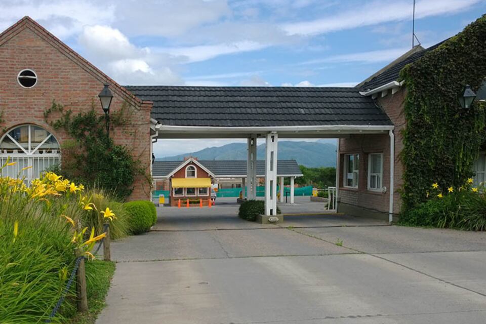 Ingreso al Club de Campo El tipal