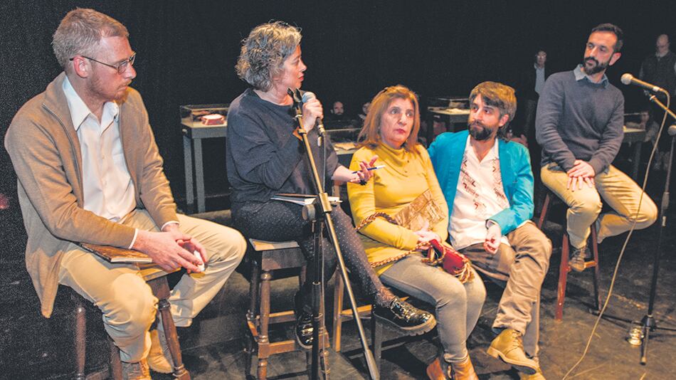 Agustín Berti, Gabriela Halac, Tomás Alzogaray Vanella, Liliana Vanella, junto al moderador Alejandro Dujovne.