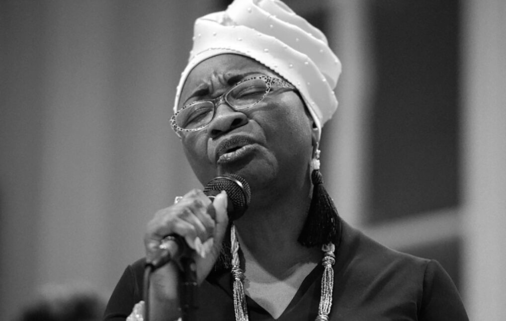 Brown solo cantaba en la iglesia, hasta que a los 40 años salió al mundo