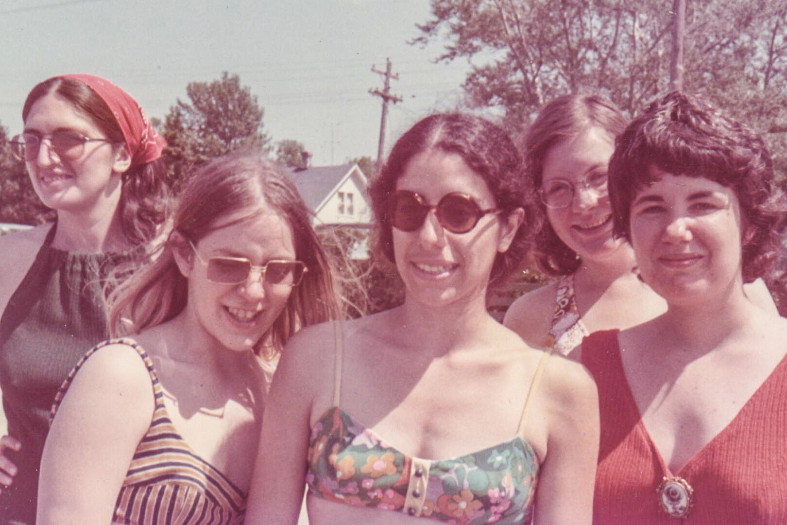 La película hace un uso muy apropiado del material de archivo.