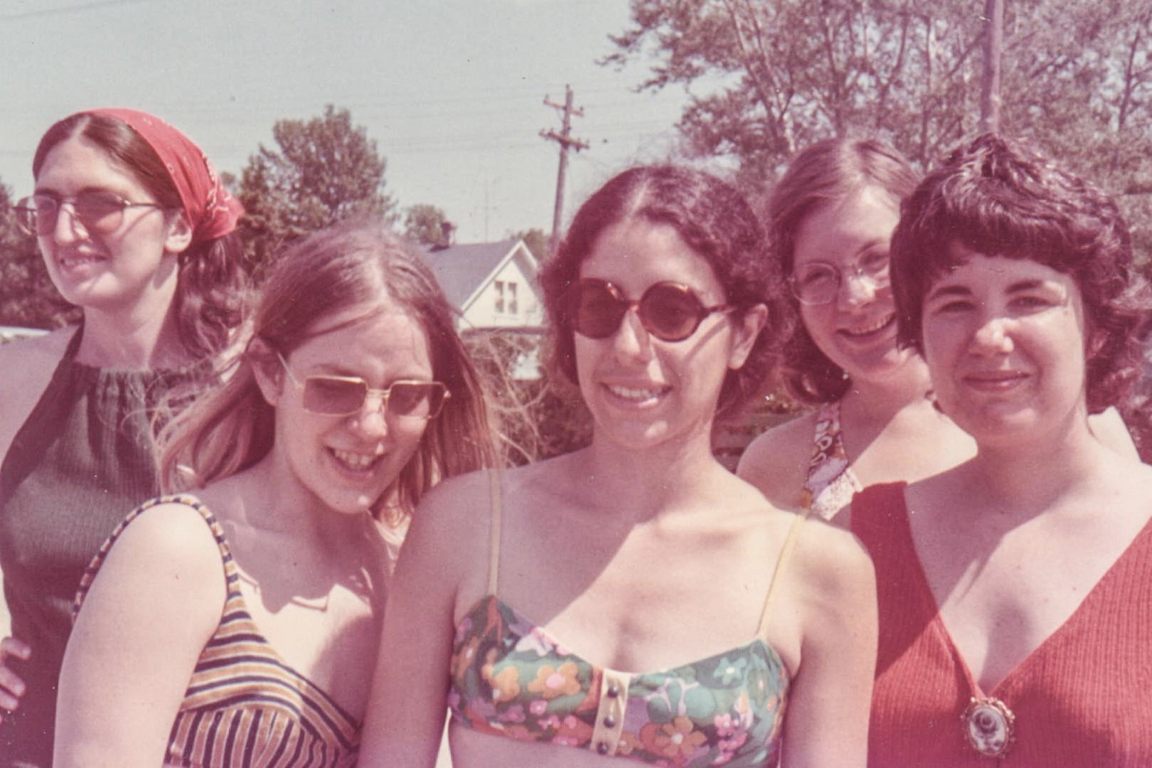 La película hace un uso muy apropiado del material de archivo.