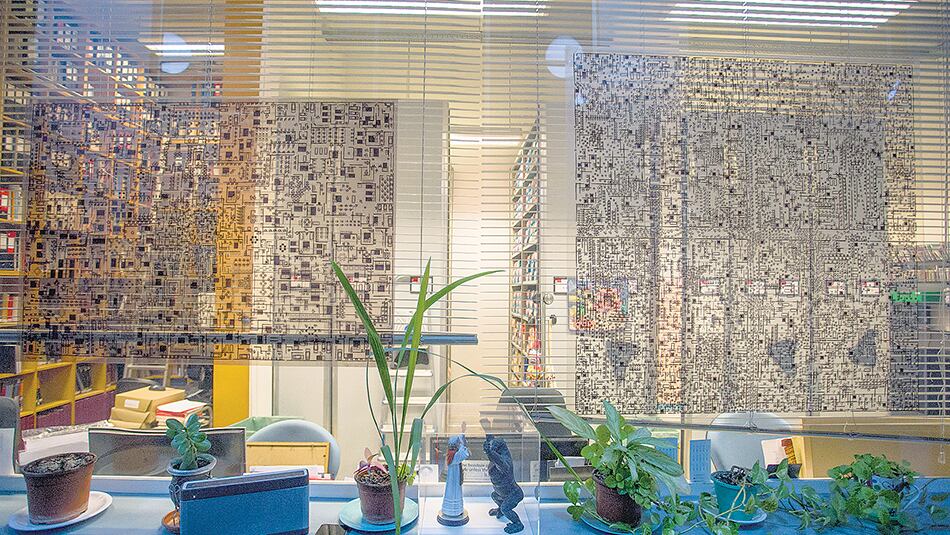 Montaje de obras de León Ferrari en las oficinas del CELS.