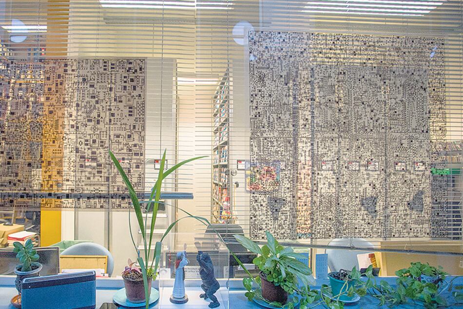 Montaje de obras de León Ferrari en las oficinas del CELS.