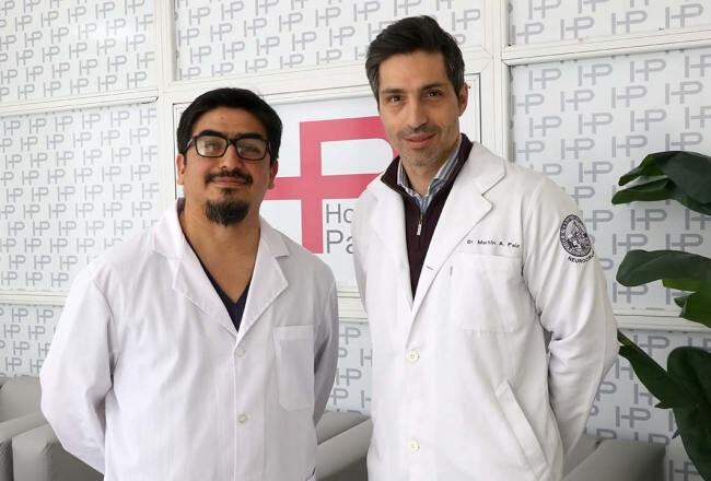 Los neurocirujanos del hospital Ángel C. Padilla, de Tucumán, Martín Paiz y Juan José Paz, quienes llevaron adelante la operación. (Foto: Gobierno de Tucumán)