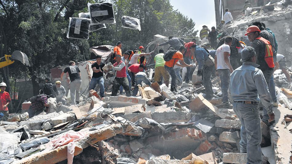 Las tareas de rescate continúan en México tras el corte por protocolo debido al sismo en Oaxaca.