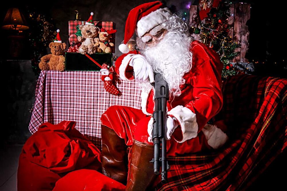 El congresista republicano Thomas Massie fue repudiado por referentes políticos y familiares de víctimas de incidentes con armas.