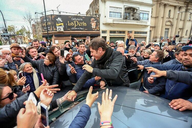 Kicillof, de campaña por el Conurbano. 