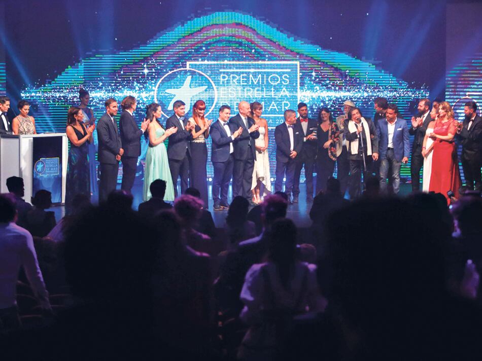 El premio más polémico y sorpresivo fue el de Oro, que no se lo llevó ningún teatrista sino Cacho Castaña.