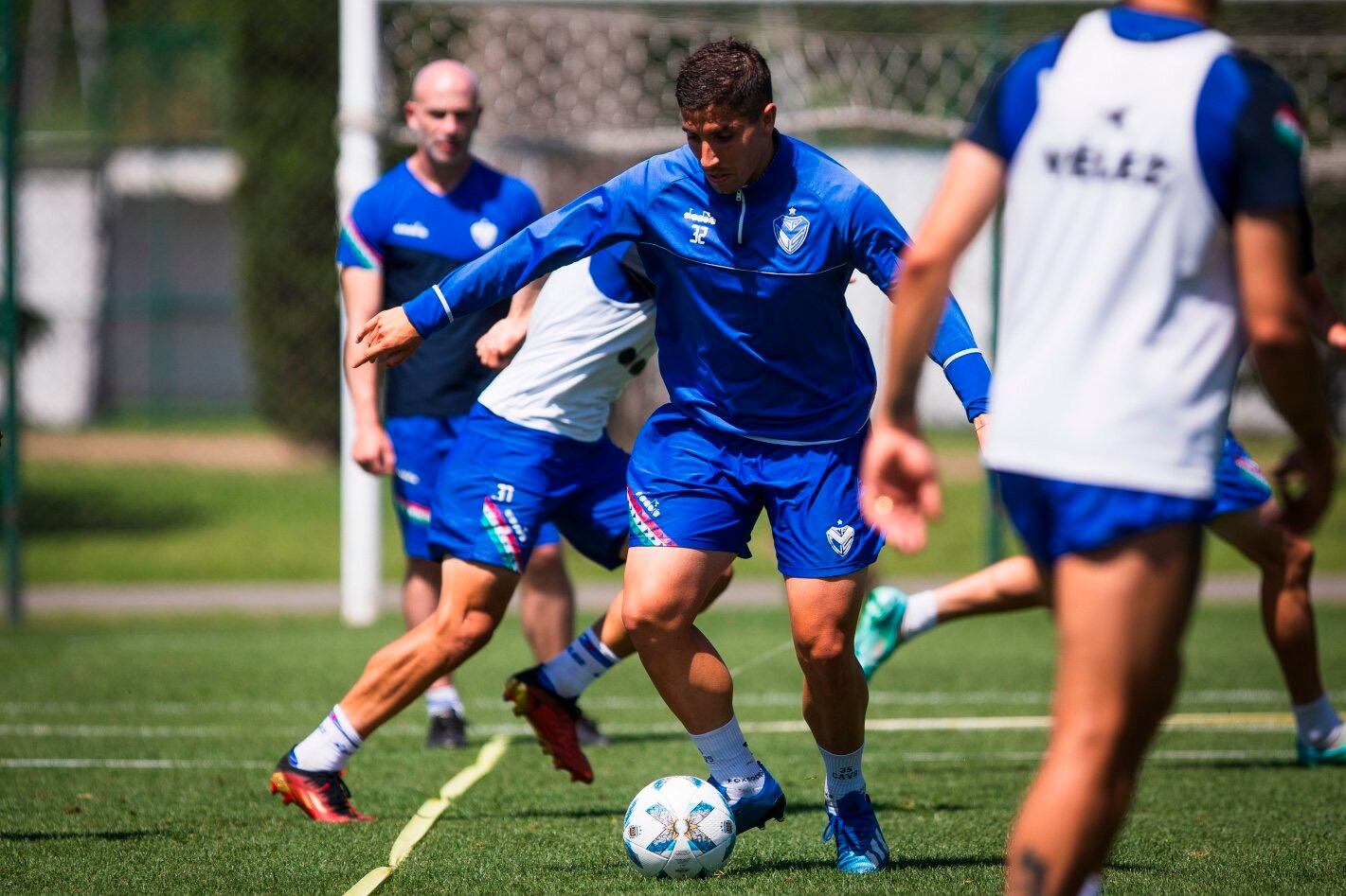 El equipo de Liniers busca quedarse en Primera