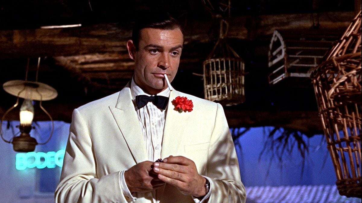 En "Dedos de oro" (1964), como el comandante James Bond.