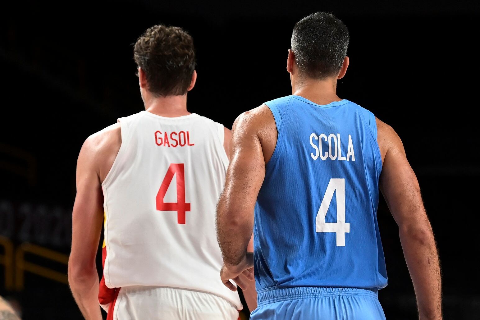 Luis Scola vs. Pau Gasol. El duelo de históricos fue para el español