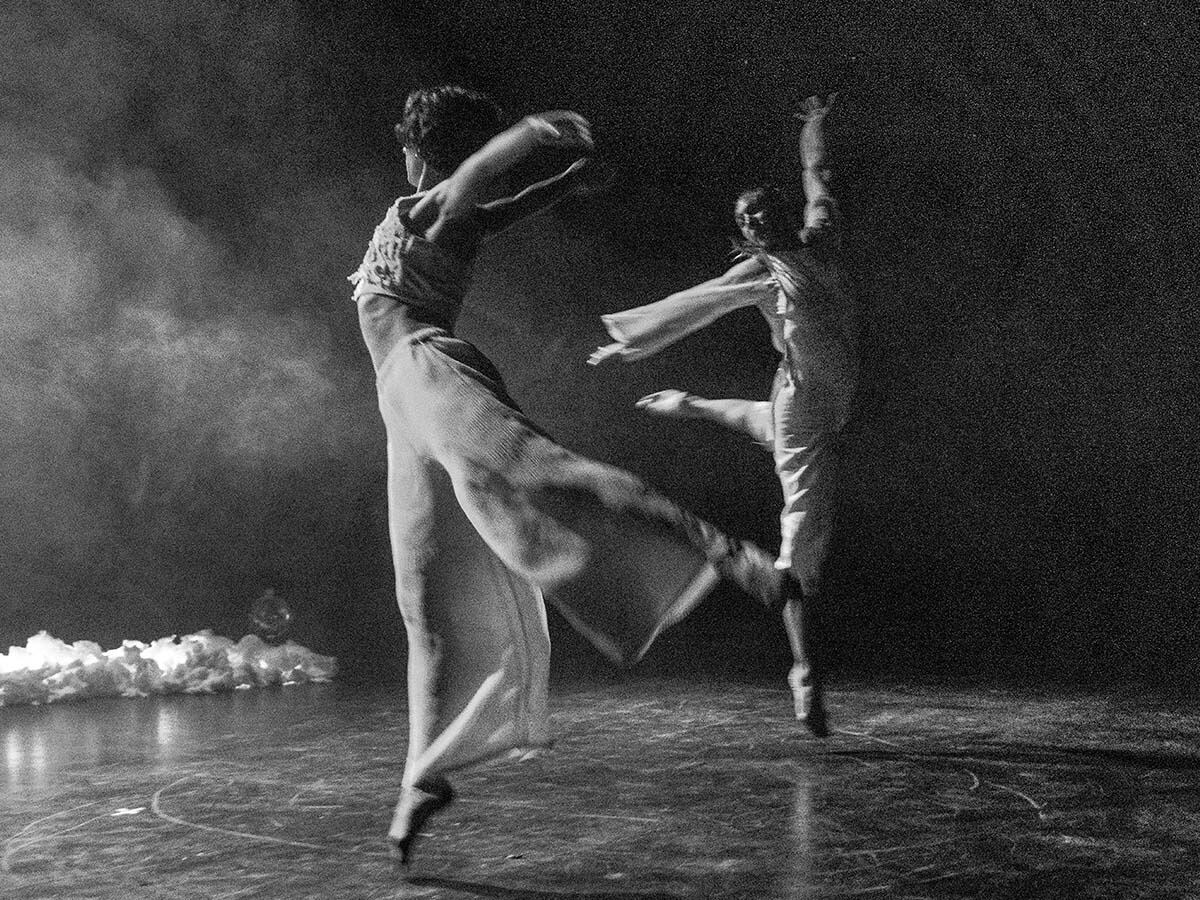 Bailando en "Todo lo que me rompió el corazón".