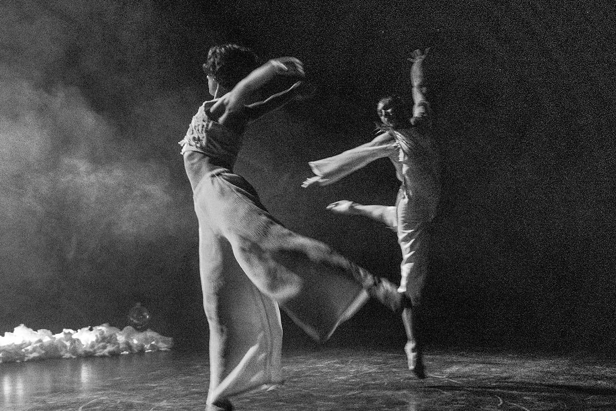 Bailando en "Todo lo que me rompió el corazón".