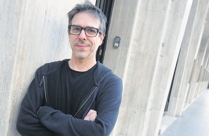 “Estoy repodrido de las crónicas”, asegura Sánchez, que eligió encadenar textuales en su libro.