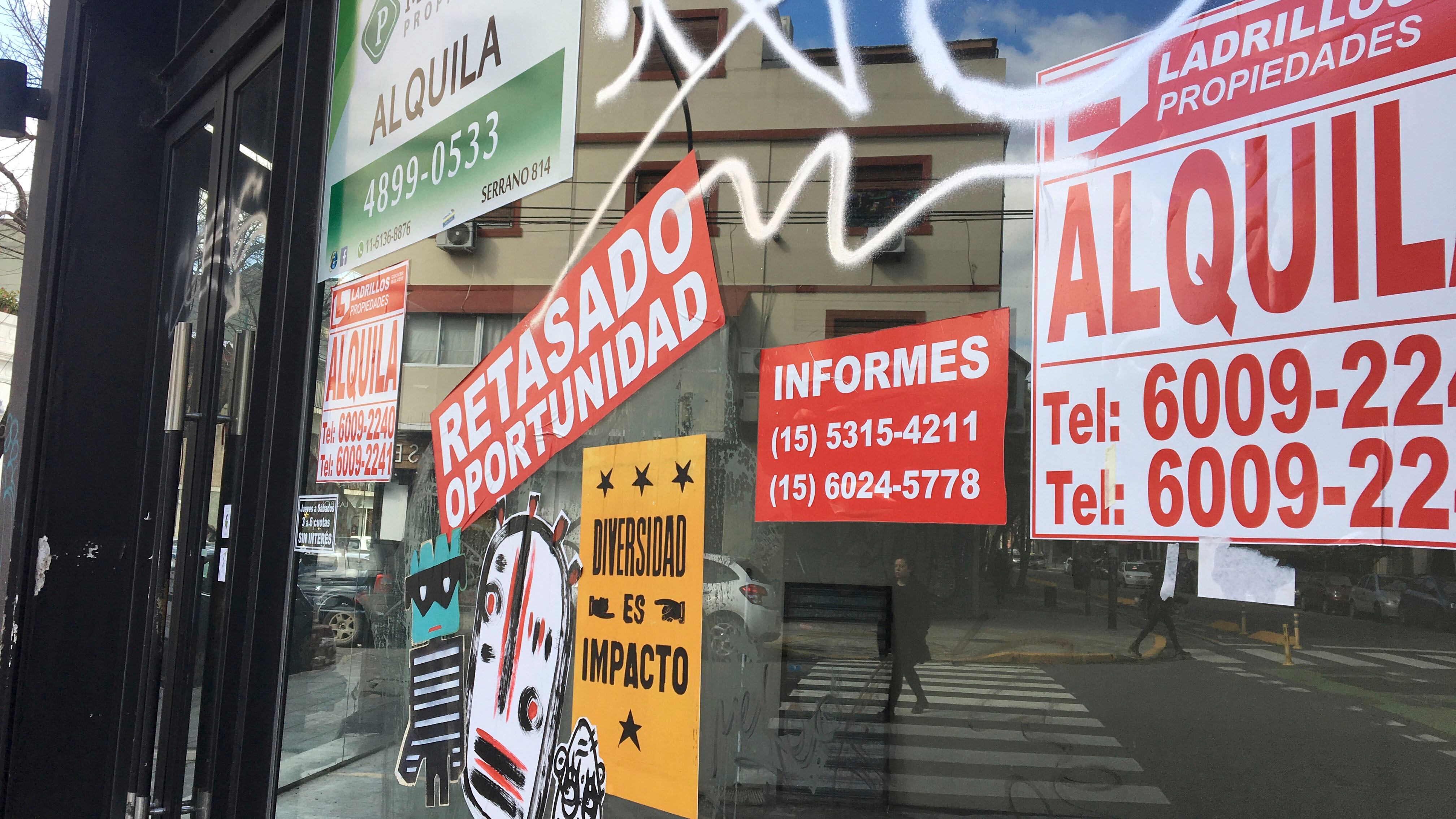 Comercios cerrados, una postal de época de la recesión.