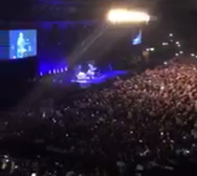 El cantito brotó de todas las tribunas del Luna Park.