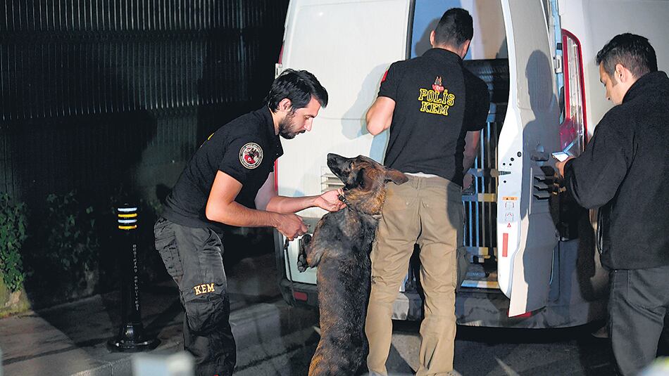 Un equipo de investigación turco registró el consulado saudita en Estambul en busca de pruebas.