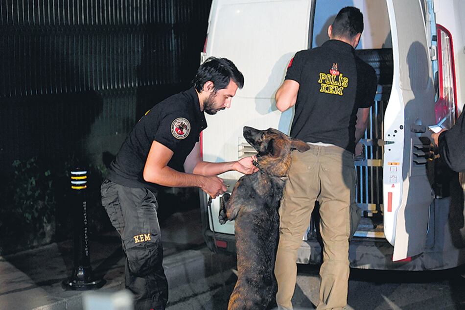 Un equipo de investigación turco registró el consulado saudita en Estambul en busca de pruebas.