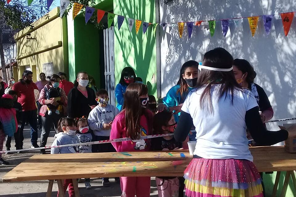 El día de las infancias, en la Biblioteca Pocho Lepratti hubo chocolate, y libros