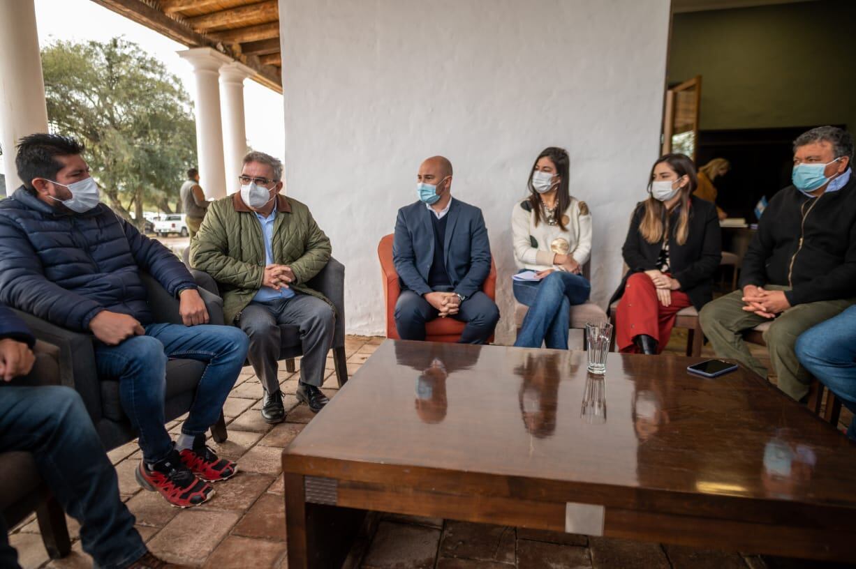 Reunión con los intendentes del Norte de Belén para explicarles los alcances de la obra.
