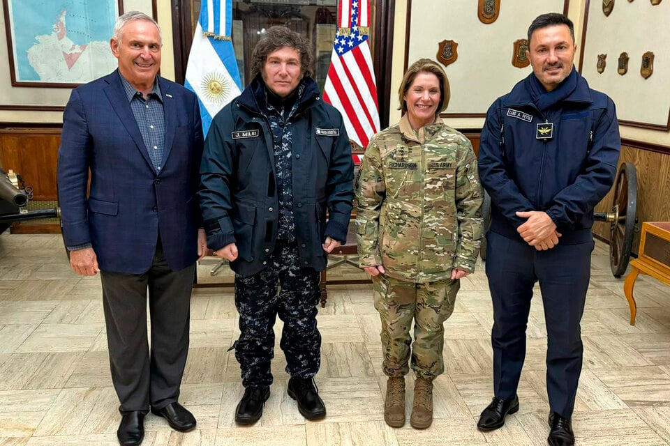 La exjefa del Comando Sur Laura Richardson junto a Milei y Petri.