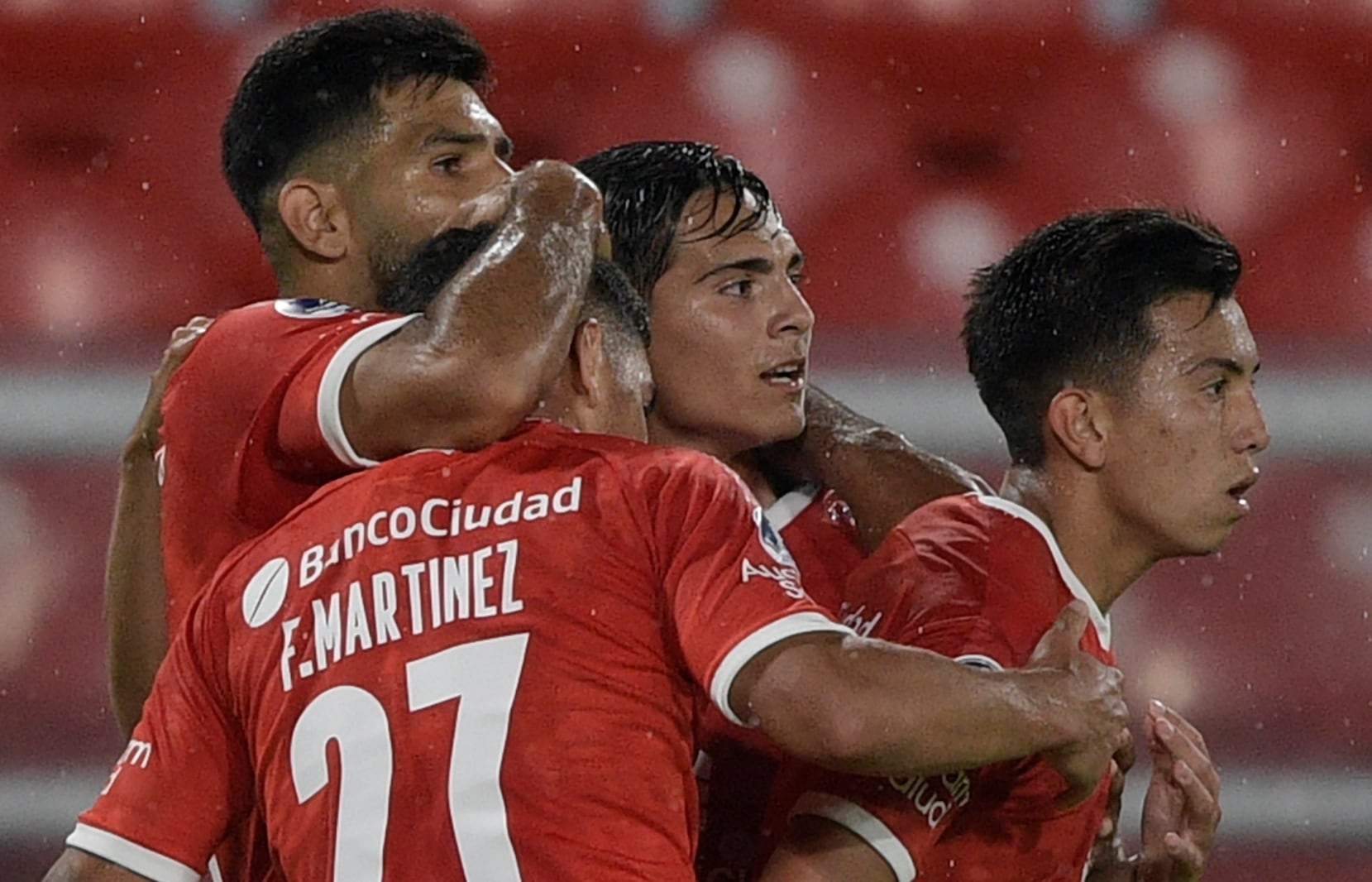 Todo Independiente abraza a Silvio Romeor, goleador y capitán.