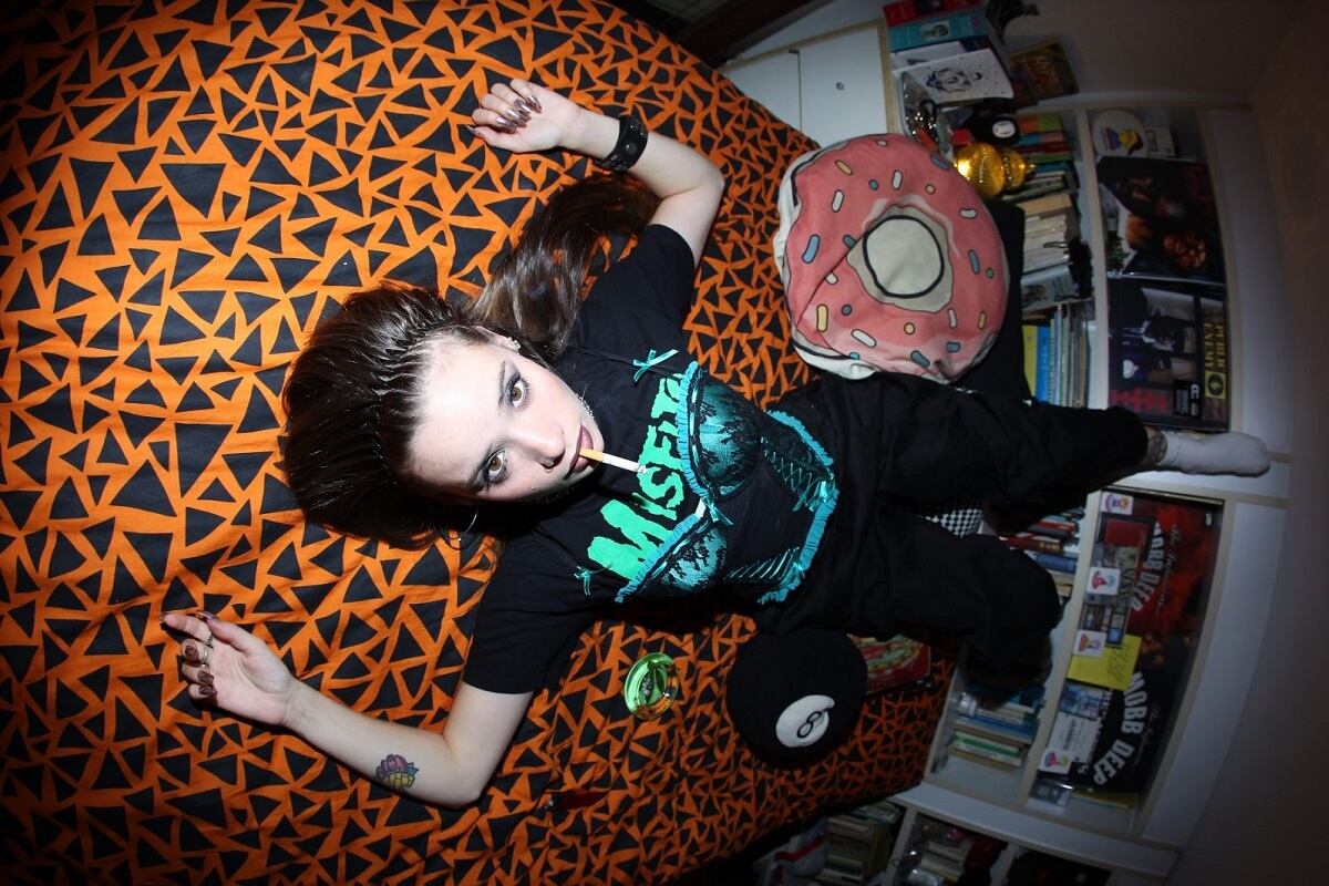 La rapera catalana Santa Salut tocará el sábado 18 en Rosario, el domingo 19 en el Cosquín Rock, y el martes en CABA, en el Nación Urbana